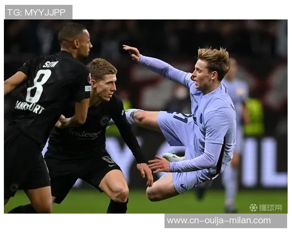 每体：法兰克福球迷有1000人无门票想混出场，被安保其时驱离